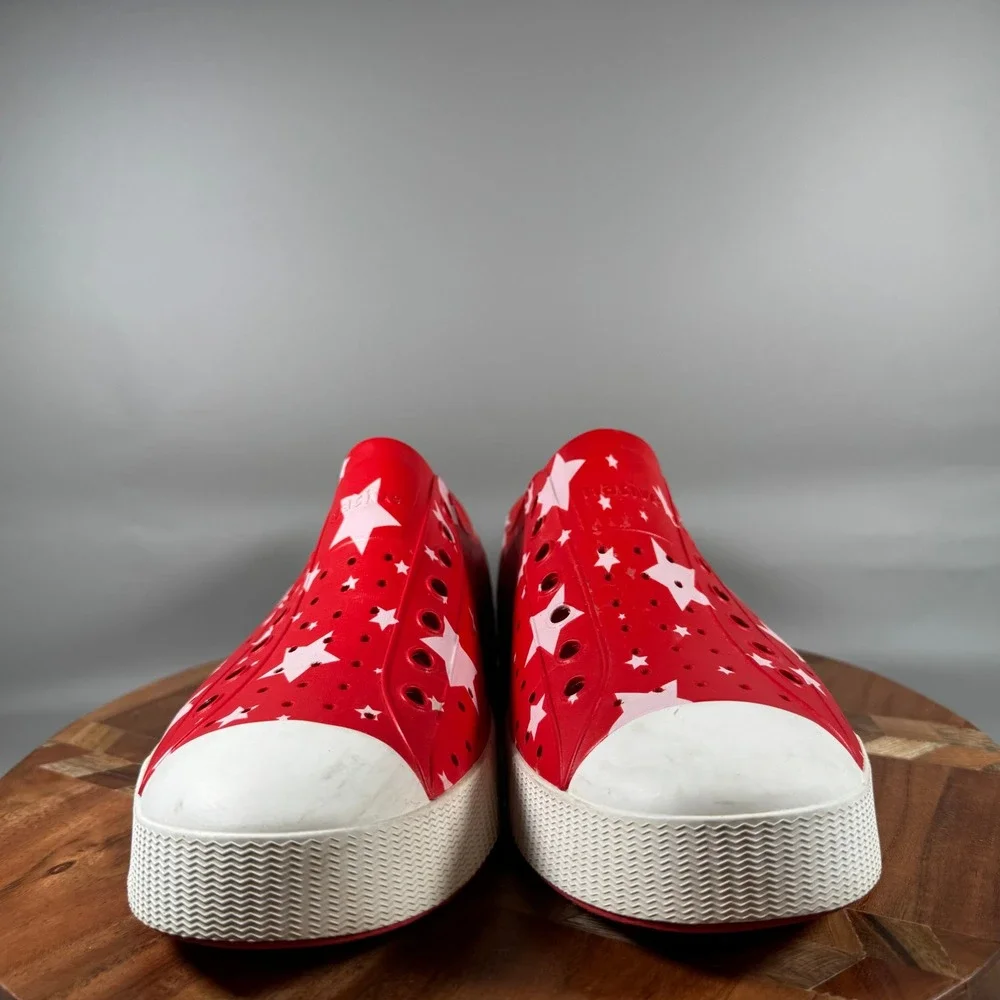 Native Jefferson Mens 10 Red White Star Print Perforated Slip On Water Shoes EVA